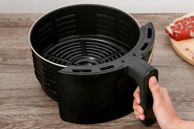 Với công suất 1500W và nhiệt độ tối đa 200 độ C